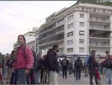 Επίθεση σε τηλεοπτικό συνεργείο έξω από την Βουλή!